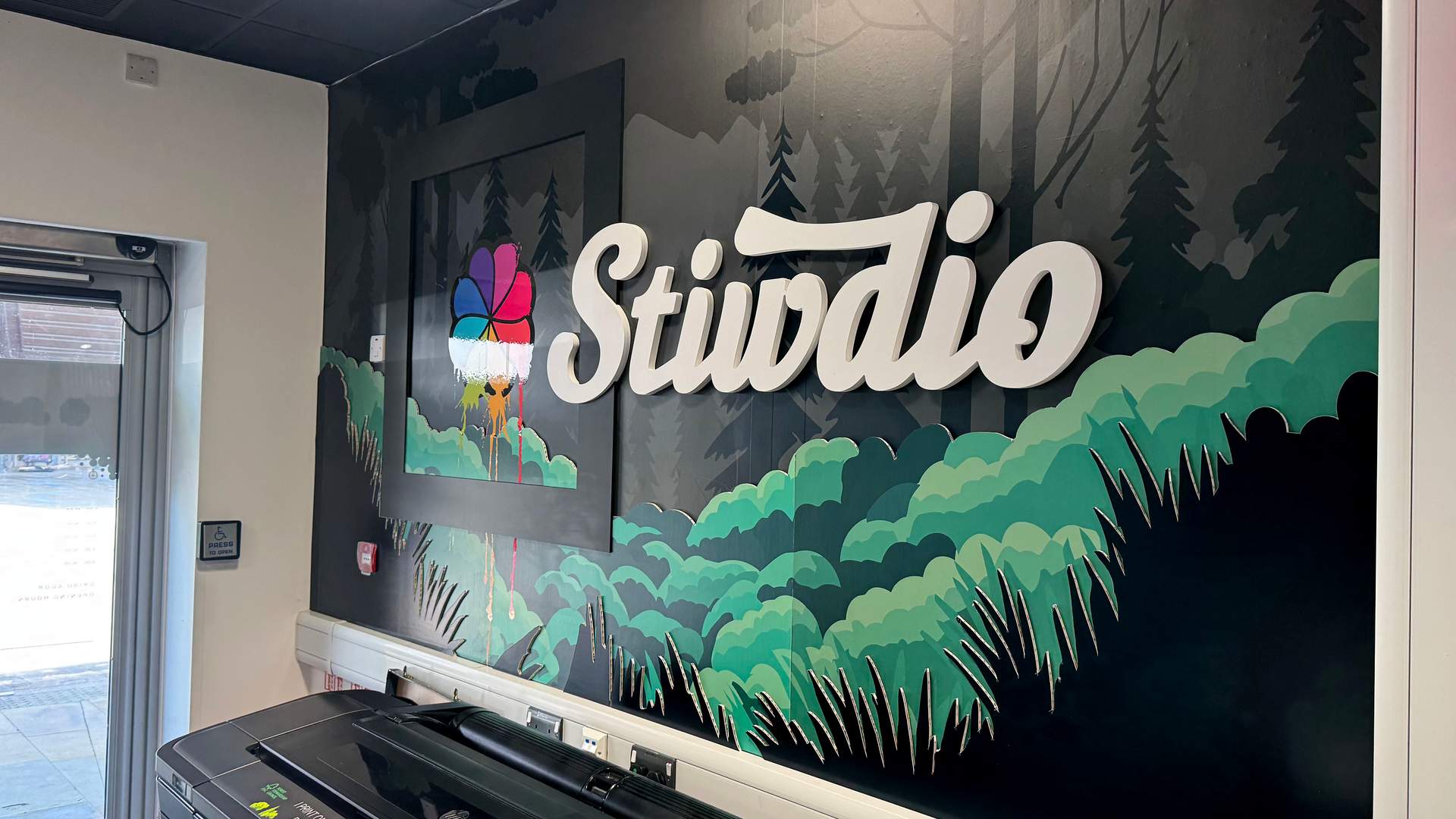 Print Studio entrance display, featuring the Print Studio Logo and 'Stiwdio'