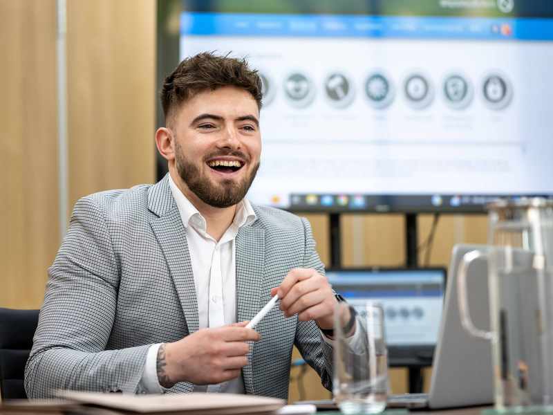 Law student sat at desk in Moot Courtoom
