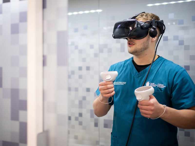 Student using VR headset in Allied Clinical Health Hub