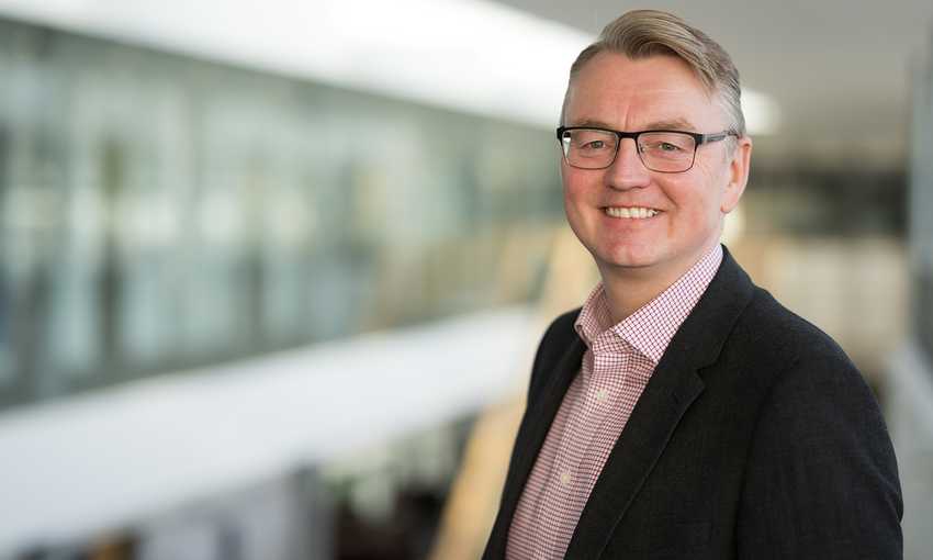 Headshot of Sheldon Hanton