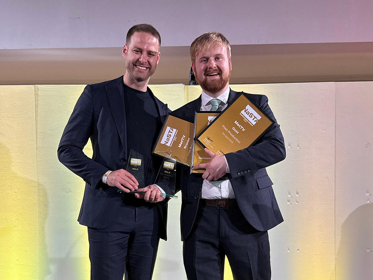 Cardiff Met Sport TV Channel Manager, Peter Irving pictured with Jack Nicklin, CEO of Tell Media Group UK and headline sponsor of the NaSTAs.  Rheolwr Sianel Cardiff Met Sport TV, Peter Irving yn y llun gyda Jack Nicklin, Prif Swyddog Gweithredol Tell Media Group UK a phrif noddwr y NaSTAs.